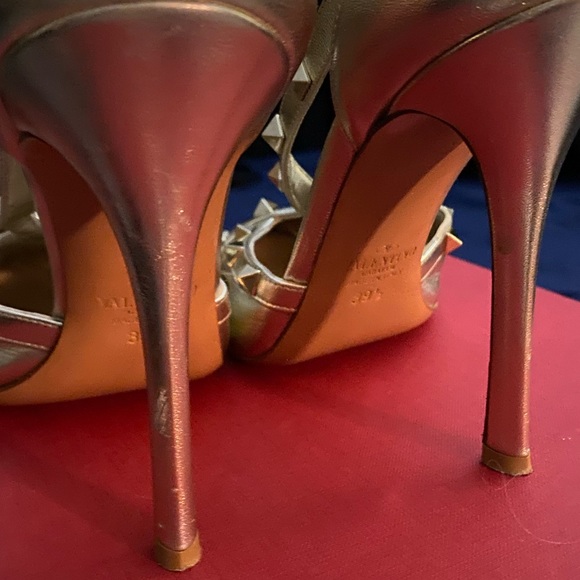 Brushed Gold Metallic Valentino Rock Stud Pumps - Picture 2 of 9